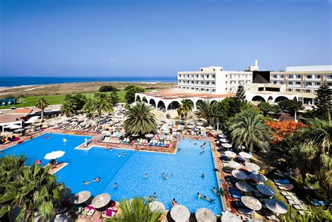 louis phaethon beach hotel website.